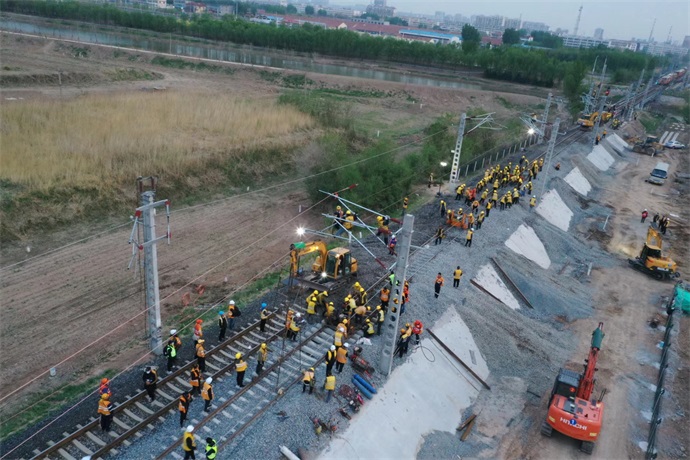 小清河复航淄东铁路改造接触网工程顺利开通